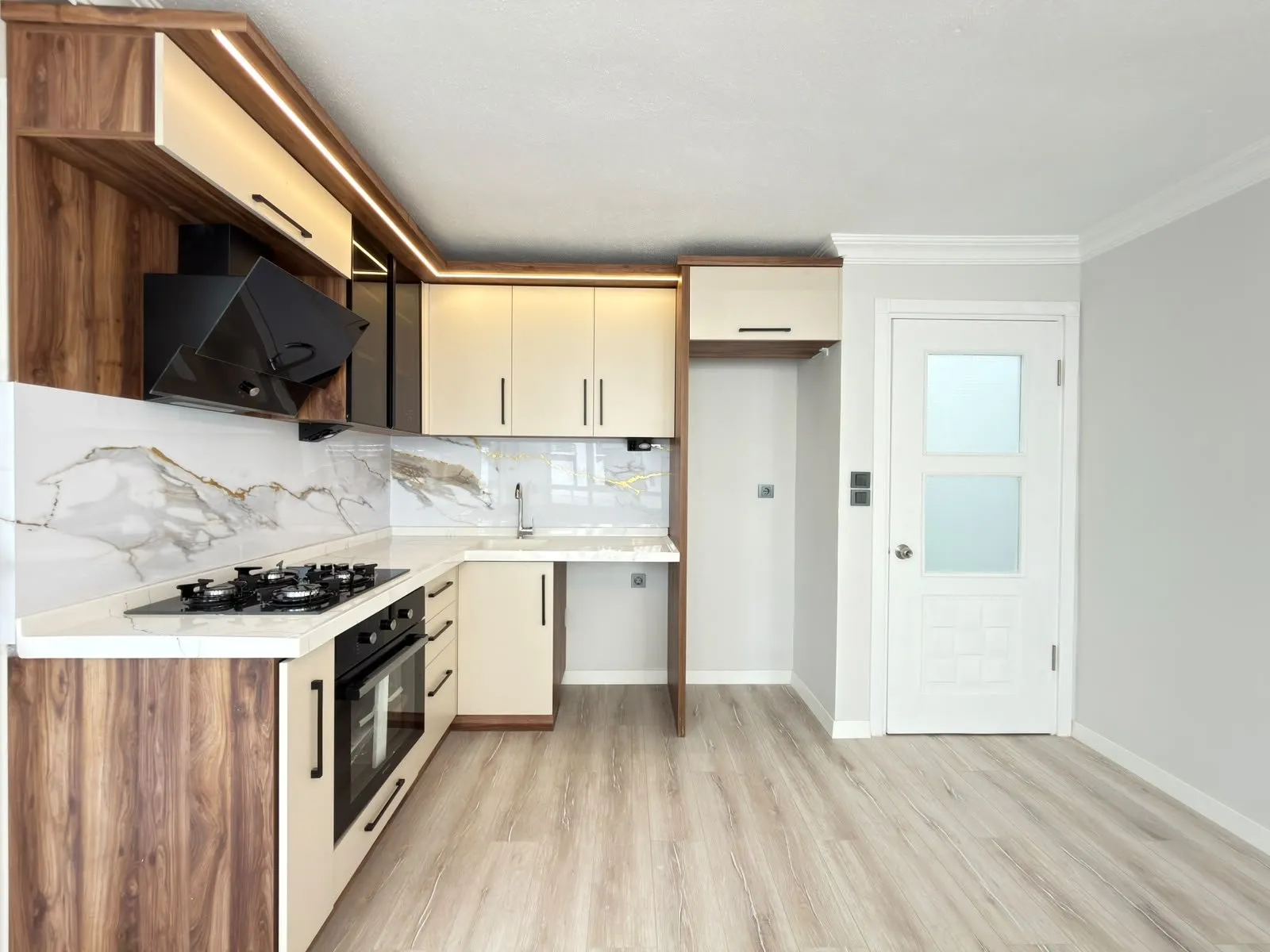 Edremit Altınkum Mh.'da 90 m² 2+1 Satılık Daire